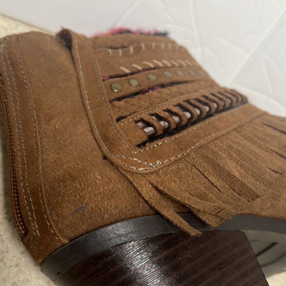 Mudd, Indian Style, Round Toe, Zip Up Back Ankle booties, Cognac, Size 7M - Picture 7 of 14